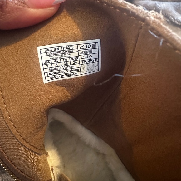 UGG Classic Twin Seam Platform Boot - Picture 7 of 14